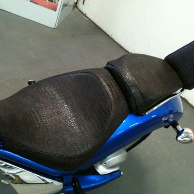 selle moto en simili facon crocodile